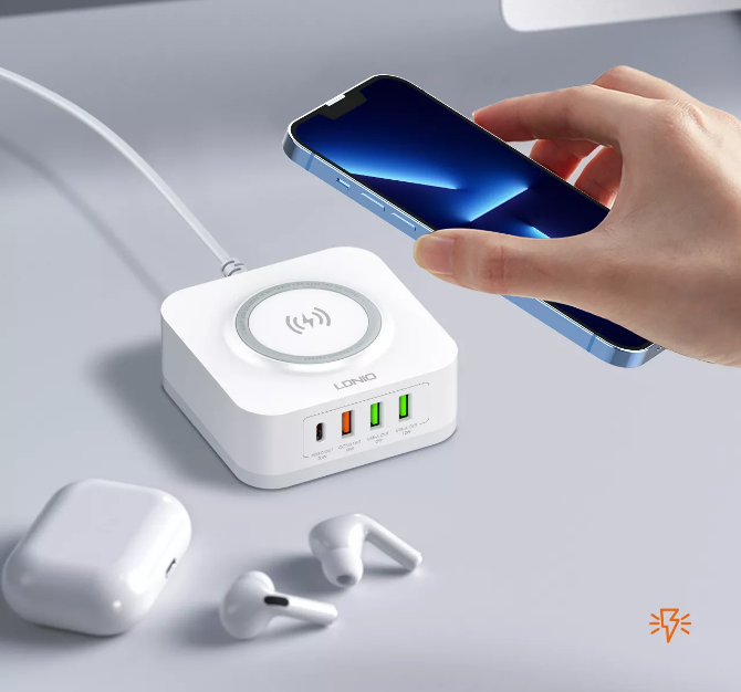 LDNIO Desktop Wireless Charging Station AW004 5 in 1 Charging Station